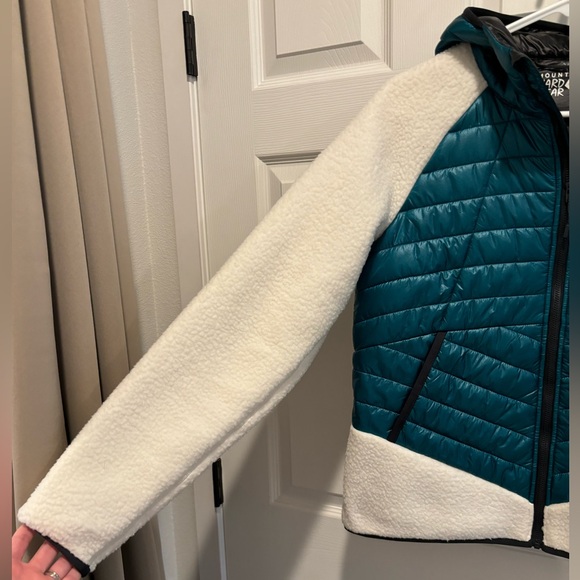 Mountain Hardwear hybrid hoodie, teal puffer jacket with white sherpa sleeves - Picture 2 of 5